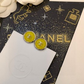 Chanel подержанные серьги. Модели Chanel не нуждаются в представл
