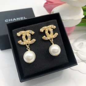 Номер XED0029 Золотой цвет отсутствует. Chanel серьги с узором «к