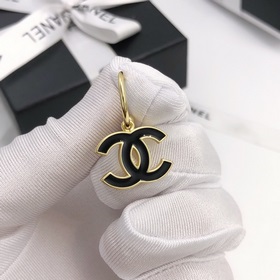 Номер XED0324 CHANEL Оригинальные новые серьги-гвоздики с двойным