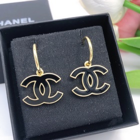 Номер XED0324 CHANEL Оригинальные новые серьги-гвоздики с двойным