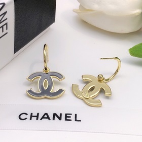 Номер XED0324 CHANEL Оригинальные новые серьги-гвоздики с двойным