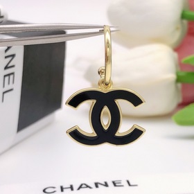 Номер XED0324 CHANEL Оригинальные новые серьги-гвоздики с двойным