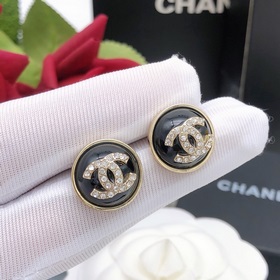 Номер XED0331 Новейшая модель сережек Chanel с черными бриллианта