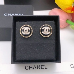 Номер XED0331 Новейшая модель сережек Chanel с черными бриллианта