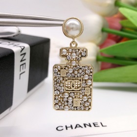 Номер XED0332 Новые серьги-гвоздики в форме флакона духов CHANEL,