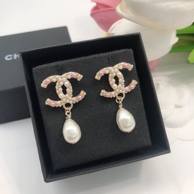 Номер XED00140  Chanel маленькие серьги-гвоздики с жемчужинами,