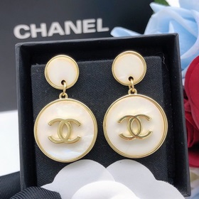 Номер XED03  CHANEL Оригинальные новые серьги-гвоздики в форме р