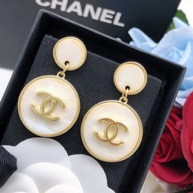 Номер XED03  CHANEL Оригинальные новые серьги-гвоздики в форме р