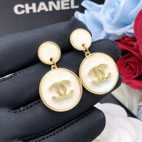 Номер XED03  CHANEL Оригинальные новые серьги-гвоздики в форме р
