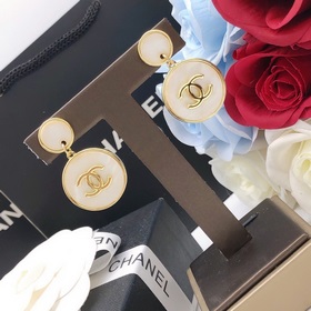 Номер XED03  CHANEL Оригинальные новые серьги-гвоздики в форме р