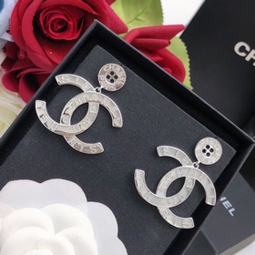Номер XED0347 CHANEL Оригинальные новые сережки-гвоздики с кнопко
