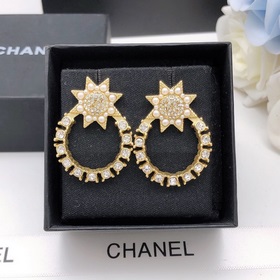 Номер XED0150 0 Новейшие серьги Chanel с двойным C из драгоценных