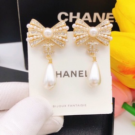 Номер XED0054 Серьги Chanel с двойным C, бантиком и жемчужиной в