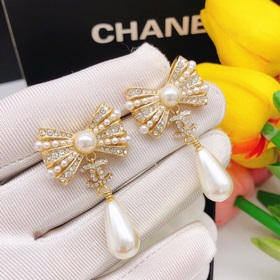 Номер XED0054 Серьги Chanel с двойным C, бантиком и жемчужиной в