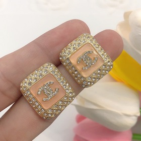 Номер XED0062 Z-модель, CHANEL, квадратные розовые серьги-гвоздик
