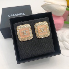 Номер XED0062 Z-модель, CHANEL, квадратные розовые серьги-гвоздик