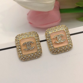 Номер XED0062 Z-модель, CHANEL, квадратные розовые серьги-гвоздик