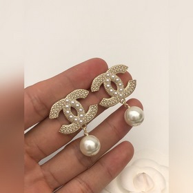 Номер XED0063 CHANEL маленькие серьги с жемчужинами двойной букво