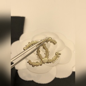Номер XED0064 CHANEL маленькие серьги-бутоны с жемчужиной и двойн