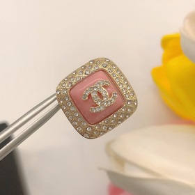 Номер XED00160  Z-модель, маленькие серьги CHANEL квадратной фор