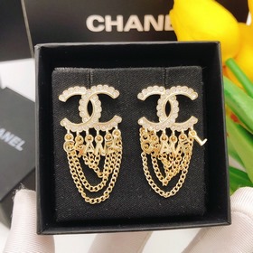 Номер XED0067 CHANEL маленькие серьги с буквами бахромой, высокое