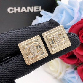 Номер XED0073 Квадратные серьги-гвоздики с бриллиантами от Chanel