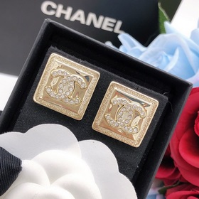 Номер XED0073 Квадратные серьги-гвоздики с бриллиантами от Chanel