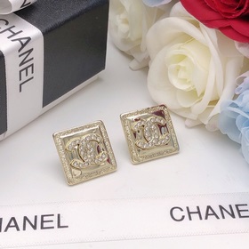 Номер XED0073 Квадратные серьги-гвоздики с бриллиантами от Chanel