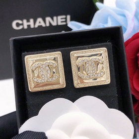 Номер XED0073 Квадратные серьги-гвоздики с бриллиантами от Chanel