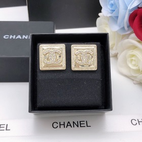 Номер XED0073 Квадратные серьги-гвоздики с бриллиантами от Chanel