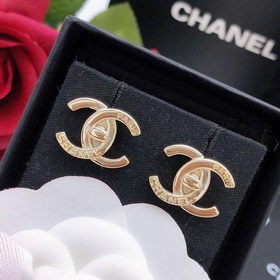Номер XED0074 Новейшая модель Chanel с пуговичными серьгами из гл
