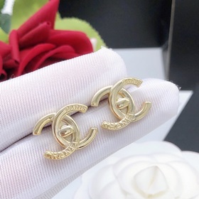 Номер XED0074 Новейшая модель Chanel с пуговичными серьгами из гл