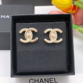 Номер XED0074 Новейшая модель Chanel с пуговичными серьгами из гл