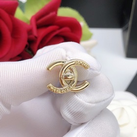 Номер XED0074 Новейшая модель Chanel с пуговичными серьгами из гл