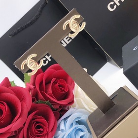 Номер XED0074 Новейшая модель Chanel с пуговичными серьгами из гл