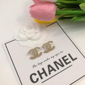 Номер XED0078 Новая модель Chanel с бриллиантами ажурными серьга
