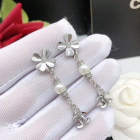 Номер XED0150 5 [Новейшая модель Chanel, серебряные серьги-гвозди