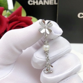 Номер XED0150 5 [Новейшая модель Chanel, серебряные серьги-гвозди