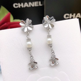 Номер XED0150 5 [Новейшая модель Chanel, серебряные серьги-гвозди