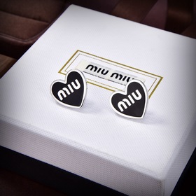 Новинка 2023 года, оригинальные серьги-гвоздики с буквой Miu в фо