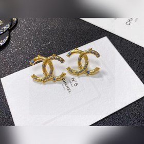 Chanel подержанные серьги с двойной буквой C. Модели Chanel не ну