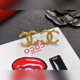 Chanel подержанные серьги с двойной буквой C. Модели Chanel не ну