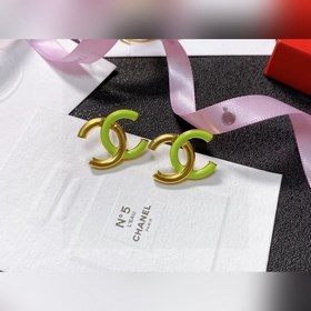 Chanel подержанные серьги с двойным C. Модели Chanel не нуждаются