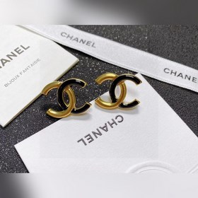 Chanel подержанные серьги с двойным C. Модели Chanel не нуждаются
