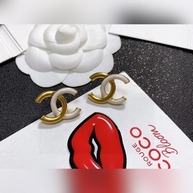 Chanel подержанные серьги с двойным C. Модели Chanel не нуждаются