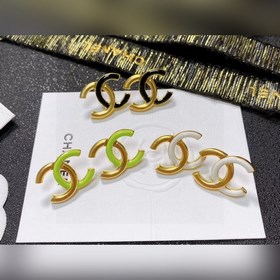 Chanel подержанные серьги с двойным C. Модели Chanel не нуждаются