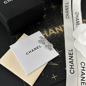 Chanel Б/у Серьги. Модели Chanel не нуждаются в представлении. Ка