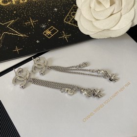 Новейшие серьги Chanel с двойной буквой C, украшенные бриллиантам