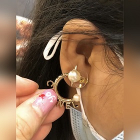 Chanel Серьги с буквамиз жемчуга и заклепками】Серия «Женский замо