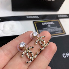 Z-модель, маленький аромат CHANEL, серьги с двойным C, элегантный